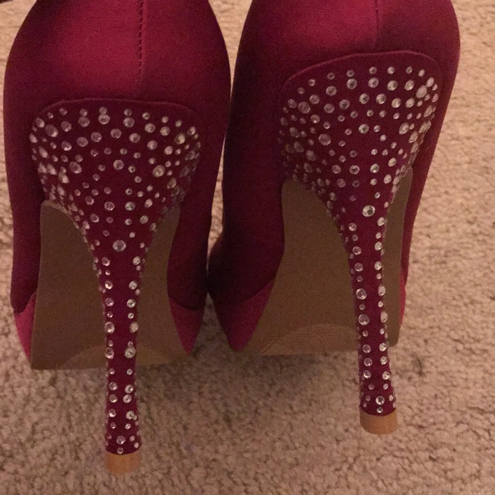 Shoes - Picture 5 of 6